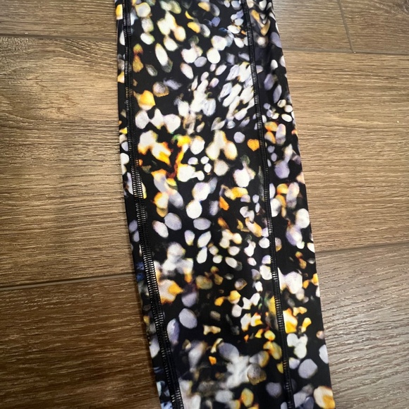 Lululemon Speed Up Tight 28" Full-On Luxtreme Metropolis Glow Size: 6 - Picture 5 of 14